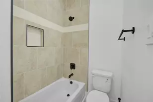 8410 Sunnyhill St, Houston, TX 77088 - Photo 16