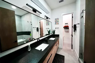 2205 Staples St #B, Houston, TX 77026 - Photo 14