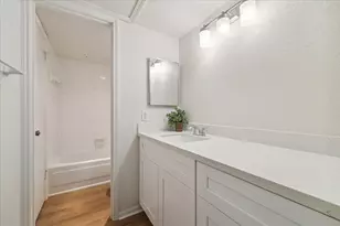 2100 Tanglewilde St, Houston, TX 77063 - Photo 10