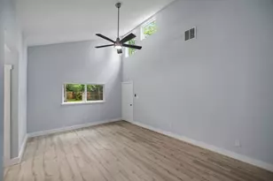 17 Oldstream Ct, The Woodlands, TX 77381 - Photo 10