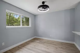 17 Oldstream Ct, The Woodlands, TX 77381 - Photo 6