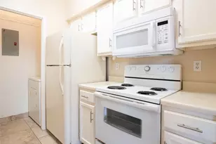 6500 Harbor Town Dr, Houston, TX 77036 - Photo 10