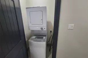 8221 Charlesmont St, Houston, TX 77078 - Photo 10