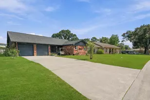 3002 Columbia St, Baytown, TX 77521 - Photo 4