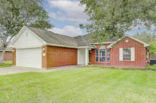 1140 Thomas Dr, Angleton, TX 77515 - Photo 2