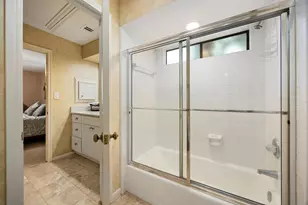 12107 Oakcroft Dr, Houston, TX 77070 - Photo 36