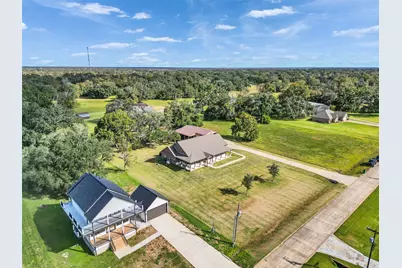 155 Horse Shoe Trail, Angleton, TX 77515 - Photo 2