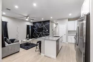 4661 Clover St, Houston, TX 77051 - Photo 4