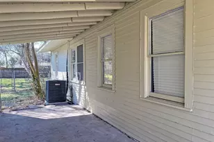 216 Camellia St, Lake Jackson, TX 77566 - Photo 6