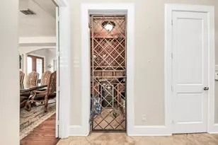 5701 Sugar Hill Dr, Houston, TX 77057 - Photo 16