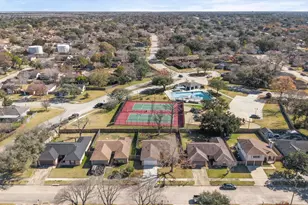 1111 W Belgravia Dr, Pearland, TX 77584 - Photo 32