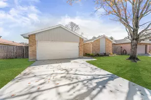 1111 W Belgravia Dr, Pearland, TX 77584 - Photo 2