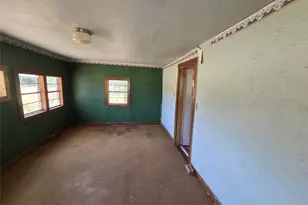502 E Franklin Ave, Electra, TX 76360 - Photo 6