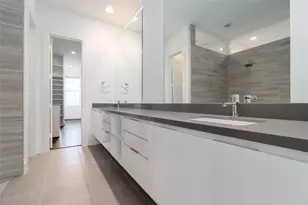 5857 E Post Oak Ln, Houston, TX 77055 - Photo 6