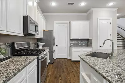 1704 Oak Leaf Pass Drive, Houston, TX 77055 - Photo 16