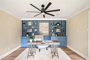 10831 Holly Springs Dr, Houston, TX 77042 - Photo 10