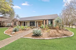 10831 Holly Springs Dr, Houston, TX 77042 - Photo 2