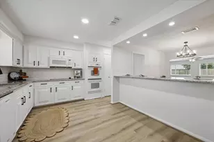 16023 Cavendish Dr, Houston, TX 77059 - Photo 4