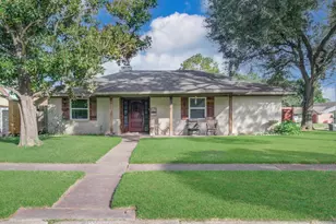 10802 Kirkwell Dr, Houston, TX 77089 - Photo 2