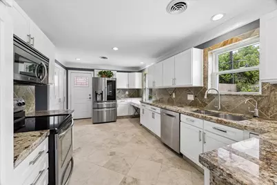 9534 Beverlyhill Street, Houston, TX 77063 - Photo 10