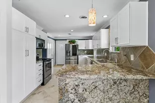 9534 Beverly Hill St, Houston, TX 77063 - Photo 8