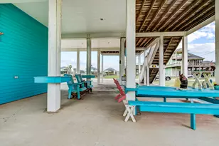 935 Clara St, Crystal Beach, TX 77650 - Photo 2