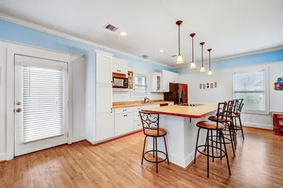 935 Clara Street, Crystal Beach, TX 77650 - Photo 6