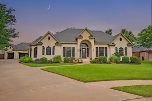 56 English Oak Ct, Lake Jackson, TX 77566 - Photo 1