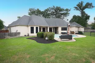 56 English Oak Ct, Lake Jackson, TX 77566 - Photo 6