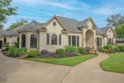 56 English Oak Court, Lake Jackson, TX 77566 - Photo 4