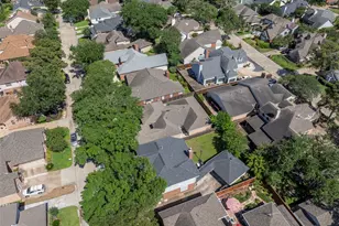 11743 Wickhollow Ln, Houston, TX 77043 - Photo 2