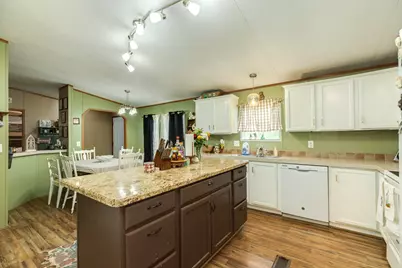 2910 Shady Creek Lane, Oyster Creek, TX 77541 - Photo 10