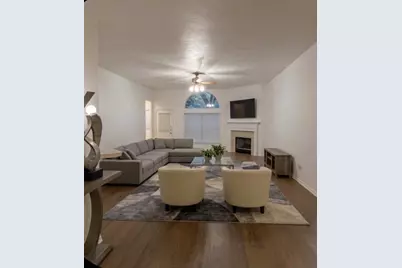 18 E Russet Grove Circle, The Woodlands, TX 77384 - Photo 4