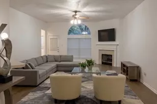 18 E Russet Grove Cir, The Woodlands, TX 77384 - Photo 4