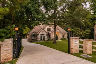 1904 Boulder Ridge Dr, Conroe, TX 77304 - Photo 2