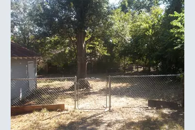 1004 E Thiel Street E, Brenham, TX 77833 - Photo 10