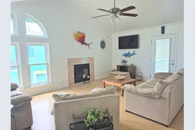 953 Sea Breeze, Crystal Beach, TX 77650 - Photo 4