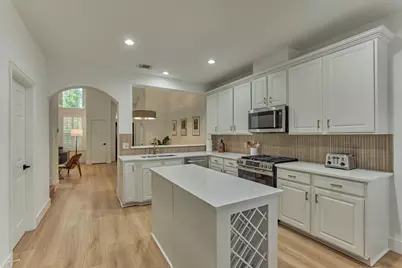 27 Medley Lane, The Woodlands, TX 77382 - Photo 10