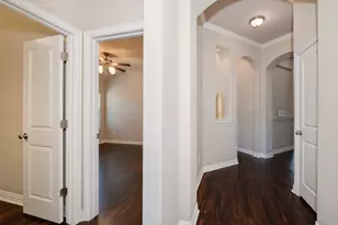 3045 Peterson Cir, Bryan, TX 77802 - Photo 6