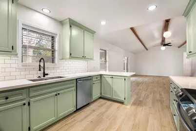 416 Southern Oaks Drive, Lake Jackson, TX 77566 - Photo 14