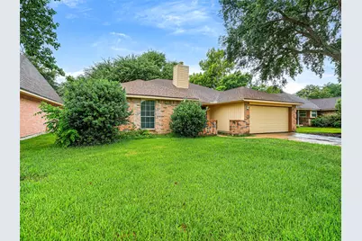 15818 Castorglen Drive, Webster, TX 77598 - Photo 2