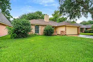15818 Castorglen Dr, Webster, TX 77598 - Photo 2