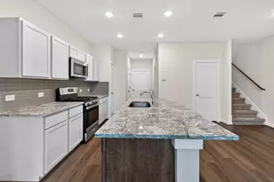 9113 Highland Northern Wy, Houston, TX 77088 - Photo 8