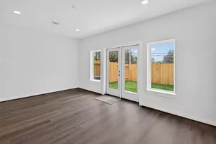9113 Highland Northern Wy, Houston, TX 77088 - Photo 12