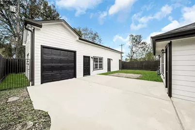 7647 Greendowns Street, Houston, TX 77087 - Photo 22