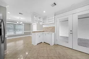 7647 Greendowns St, Houston, TX 77087 - Photo 8