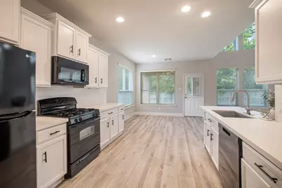 210 Black Swan Place, The Woodlands, TX 77354 - Photo 12