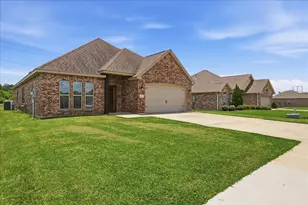 706 Cypress Wood Dr, Orange, TX 77630 - Photo 2