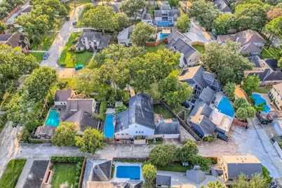 707 Queensmill Court, Houston, TX 77079 - Photo 32
