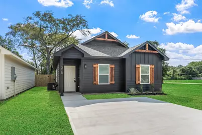 315 N Woodson Street, Willis, TX 77378 - Photo 2
